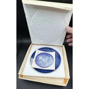 Bing & Grondahl 1977 Mother's Day Plate Squirrels Copenhagen Porcelain Blue -T22